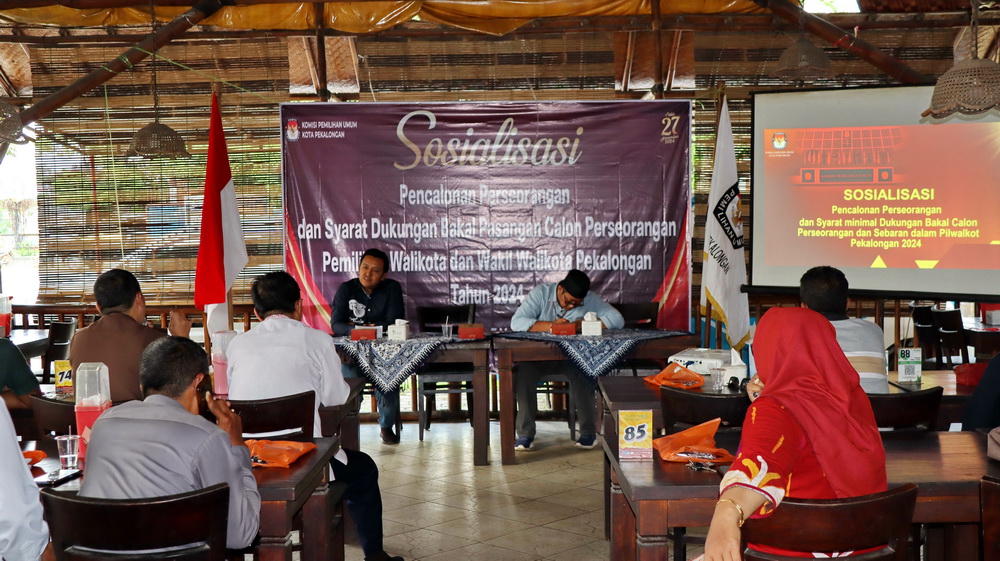 SOSIALISASI : KPU Kota Pekalongan saat menggelar sosialisasi terkait&nbsp;pendaftaran calon perseorangan pada Pilkada tahun 2024, Selasa (7/5/2024).