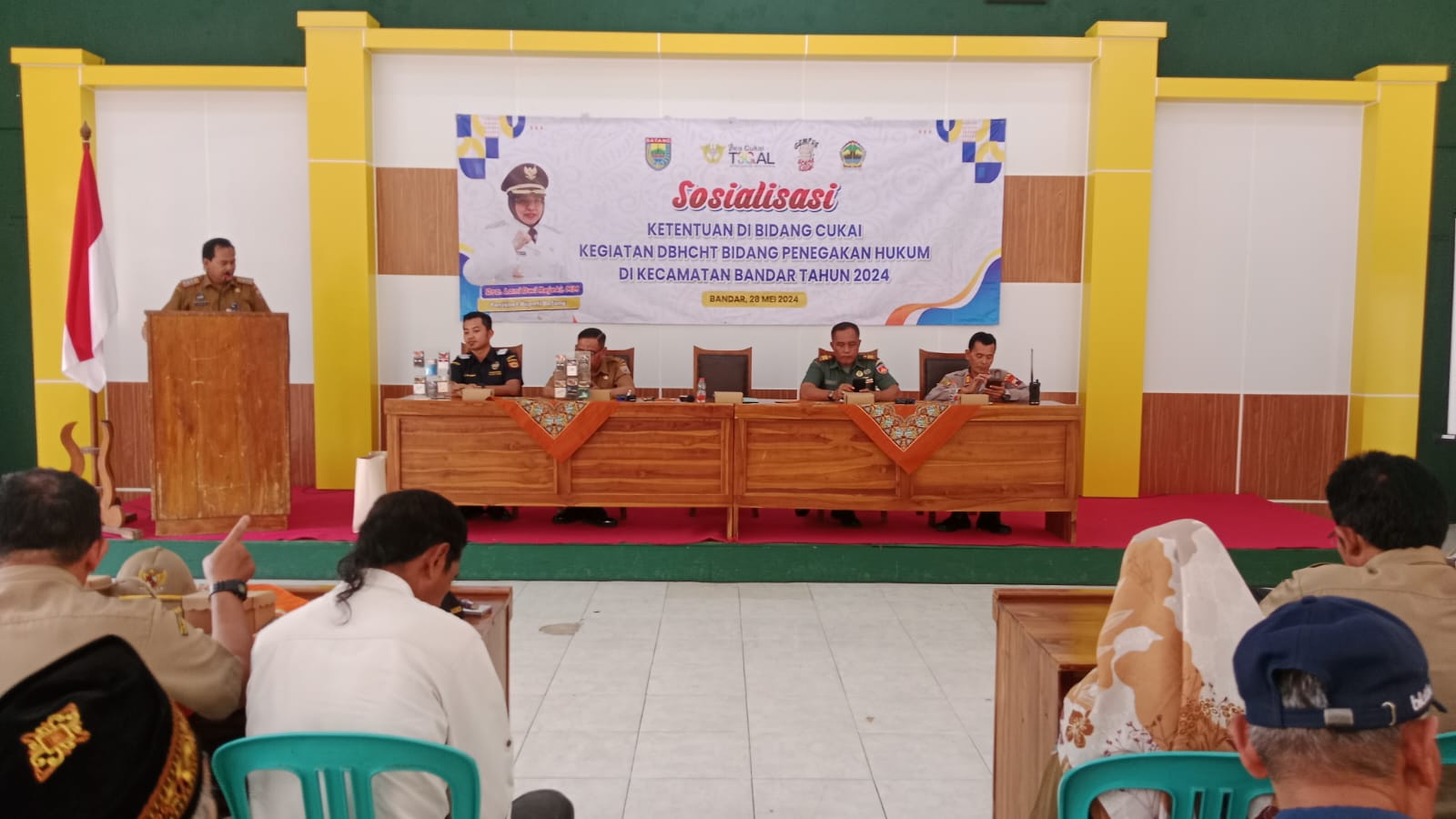 ROKOK ILEGAL: Sosialisasi cukai rokok di kantor Kecamatan Bandar Kabupaten Batang. (Istimewa)