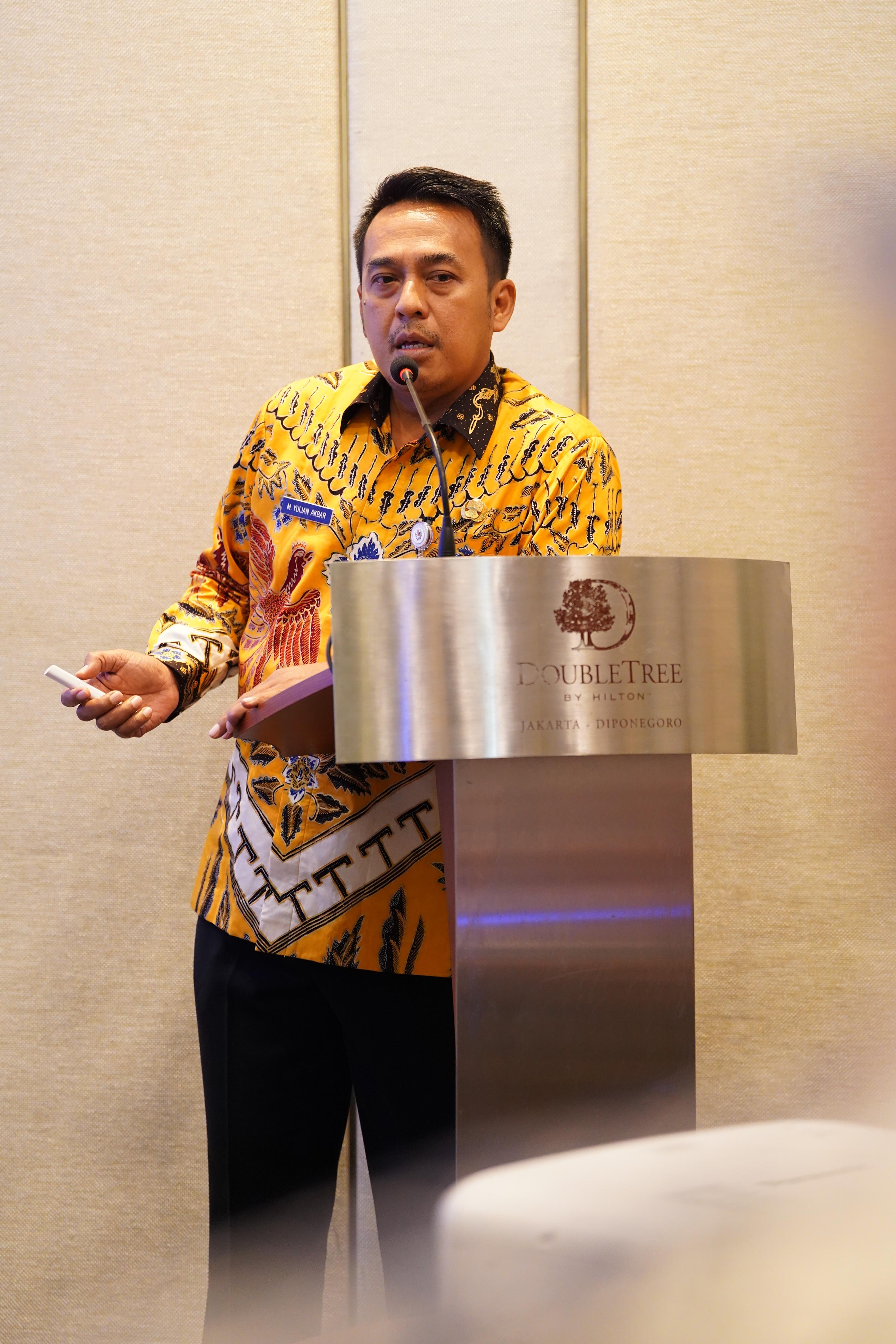 NOMINATOR ADLG AWARD: Sekda Kabupaten Pekalongan Yulian Akbar saat pemaparan di hadapan dewan penilai ADLG Award 2024, beberapa waktu lalu.