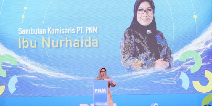 SAMBUTAN : Komisaris Independen PNM Nurhaida saat memberikan sambutan dalam acara edukasi dan literasi keuangan syariah kepada nasabah PNM Mekaar.