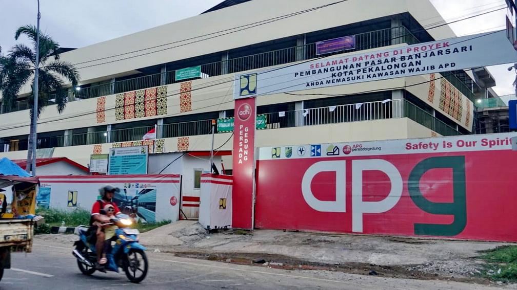 HAMPIR JADI: Nampak gedung baru Pasar Banjarsari Kota Pekalongan di Jalan Sultan Agung Pekalongan Utara yang hampir selesai dibangun.