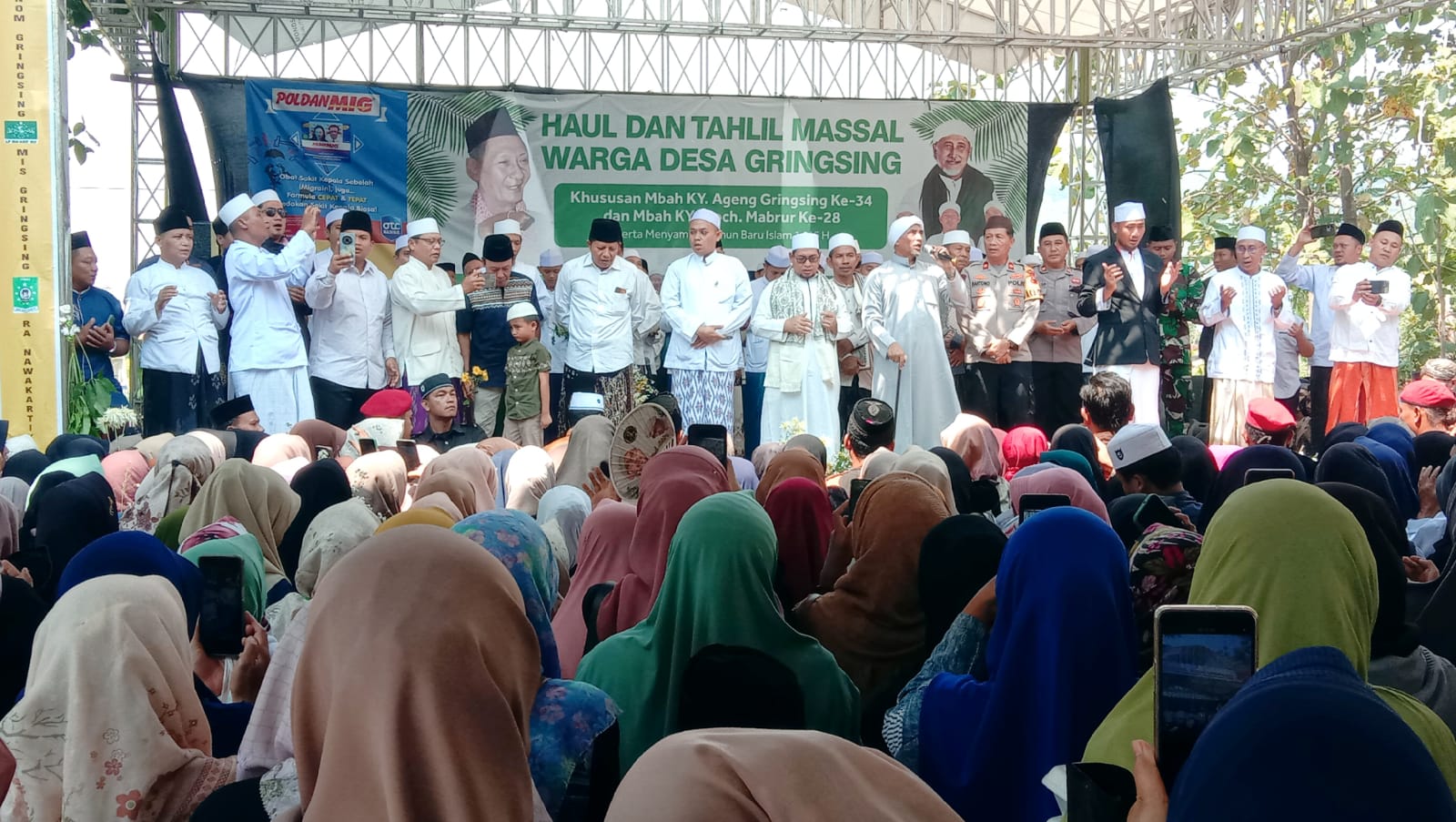 ULAMA: Suasana Haul Ki Ageng Gringsing di Desa Gringsing ramai dihadiri warga dari berbagai daerah, Minggu 28 Juli 2024. (Istimewa)