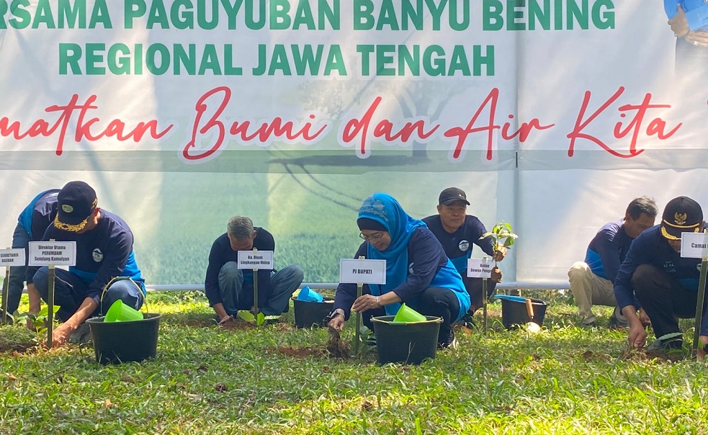 Penanaman pohon di Desa Wisata Sikembang, Kecamatan Blado, Kabupaten Batang. (Istimewa)
