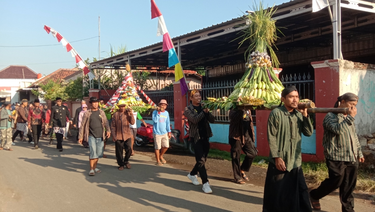 Perayaan sedekah bumi yang dilakukan oleh masyarakat di Dukuh Sidodadi, Desa Krengseng, Kecamatan Gringsing. (Istimewa)