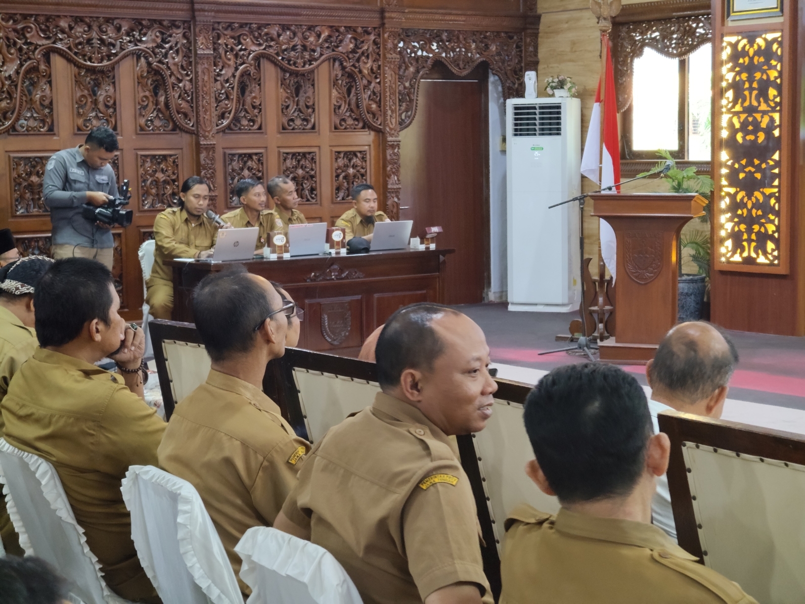 SOSIALISASI: Sosialisasi penggunaan layanan digital pelaporan keuangan di tingkat desa di Kabupaten Batang. (Riyan Fadli Jawa Pos Metro Pekalongan)