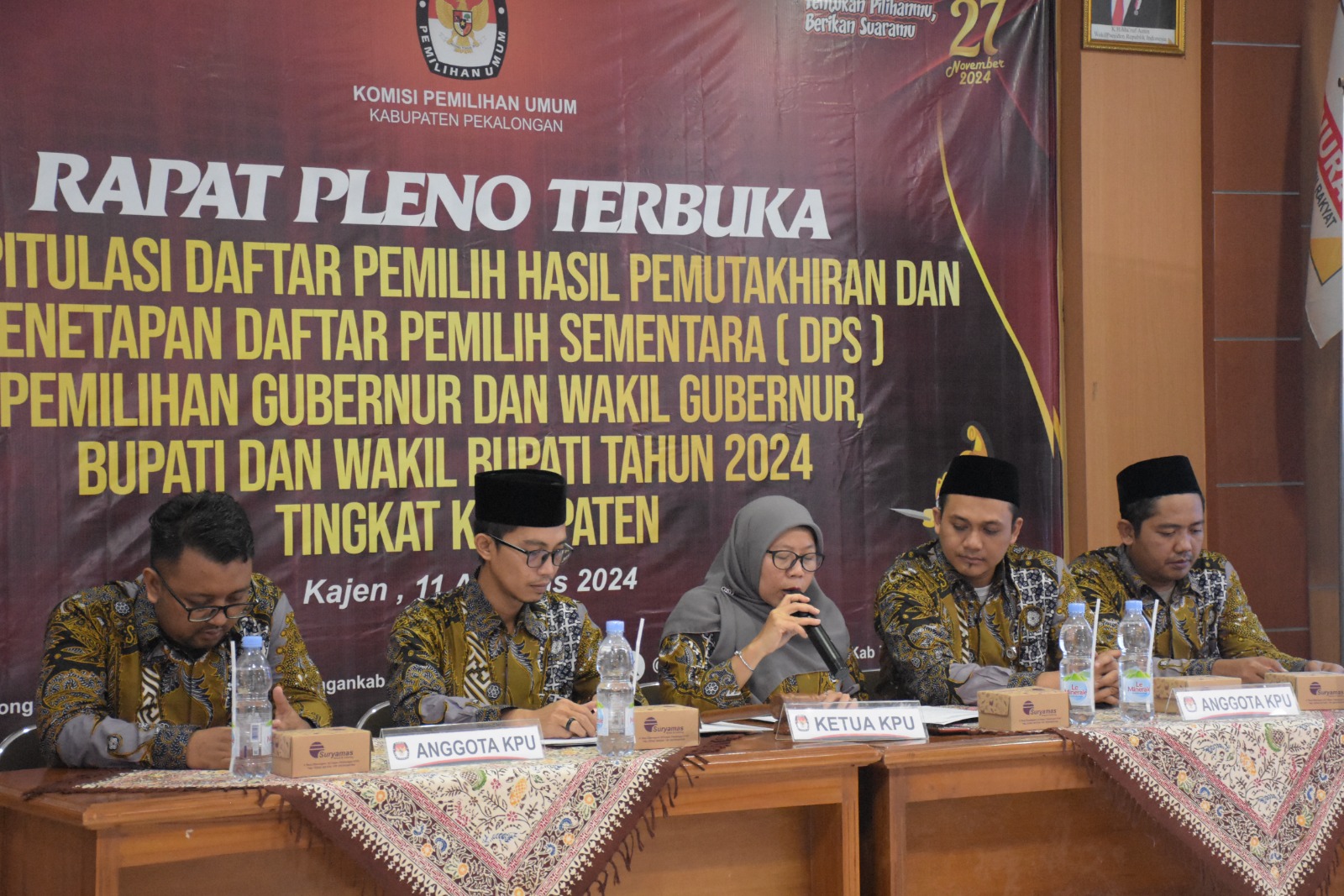 TERBUKA: KPU Kabupaten Pekalongan saat rapat pleno terbuka terkait Rekapitulasi Daftar Pemilih Hasil Pemutakhiran dan Penetapan DPS Pilkada Serentak 2024, Sabtu (10/8/2024).