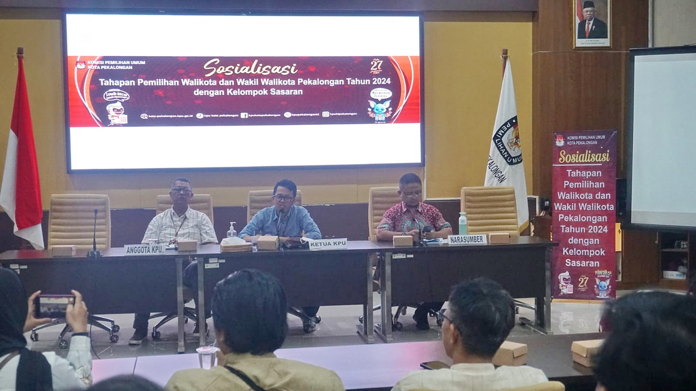 SOSIALISASI: KPU Kota Pekalongan dan Bappeda saat berikan sosialisasi perihal visi misi paslon kepada, perwakilan ormas, parti politik dan Komunitas, Kamis siang (15/8/2024).