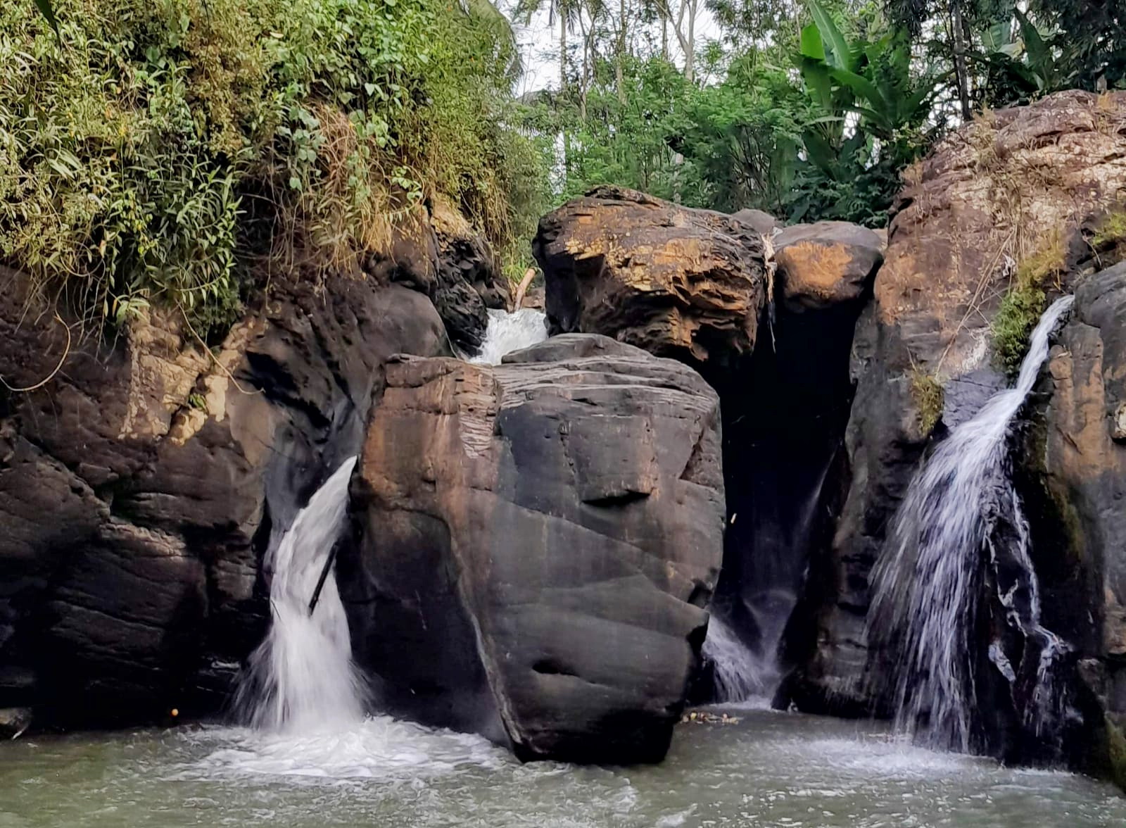 INDAH: Bagian atas Curug Gombong juga terlbingan indah, salah satu lokasi hidden gem di Batang.
