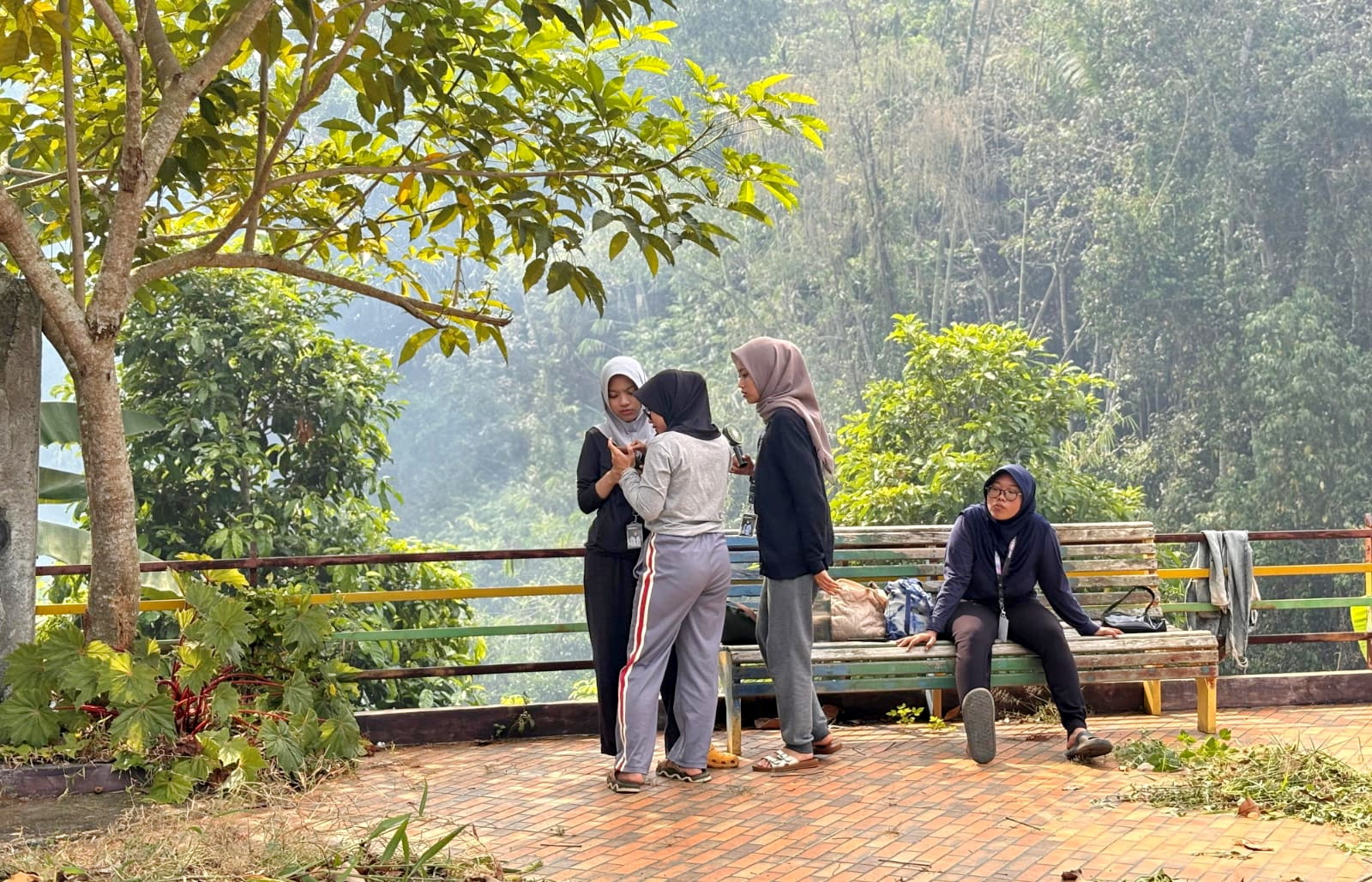 DIBUKA KEMBALI: Usai tidak terawat selama bertahun-tahun, Curug Gombong kembali dibuka jadi destinasi wisata, setelah dibersihakn dan dirapikan.