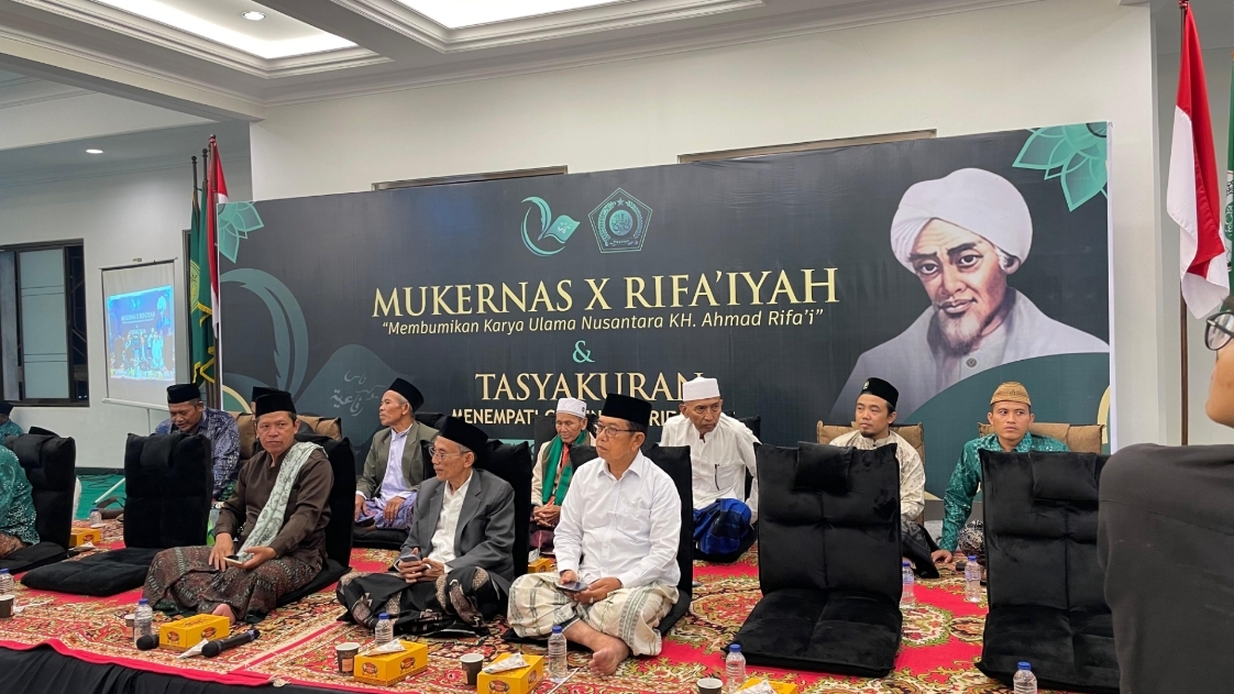 Fauzi Fallas bersama pimpinan Rifaiyah dalam acara Mukernas ke-10 Rifaiyah.