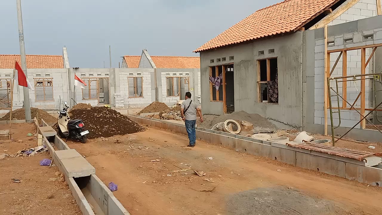 PROGRES RELOKASI: Bakal hunian relokasi warga Simonet yang masih terus dikebut. Dinas Perkim-LH Kabupaten Pekalongan menyebut progresnya sudah mencapai 60-an persen.
