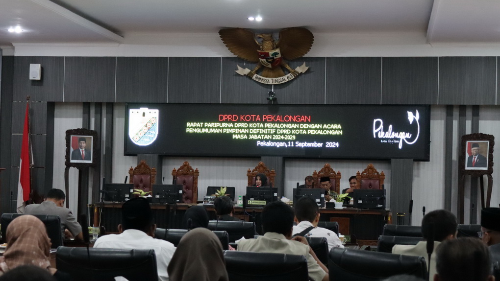 UMUMKAN: Pimpinan Sementara DPRD Kota Pekalongan Balgis Diab saat umumkan Pimpinan definitif DPRD Kota Pekalongan, pada sidang paripurna Rabu (11/9/2024).