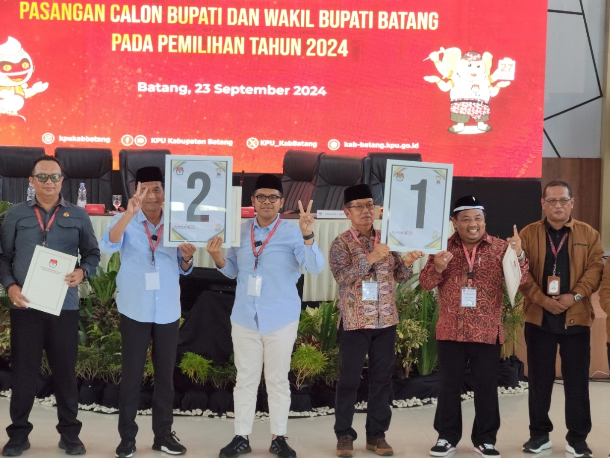 PILKADA: Kedua Paslon saat mendapatkan nomor urut di Gedung Guru Batang.