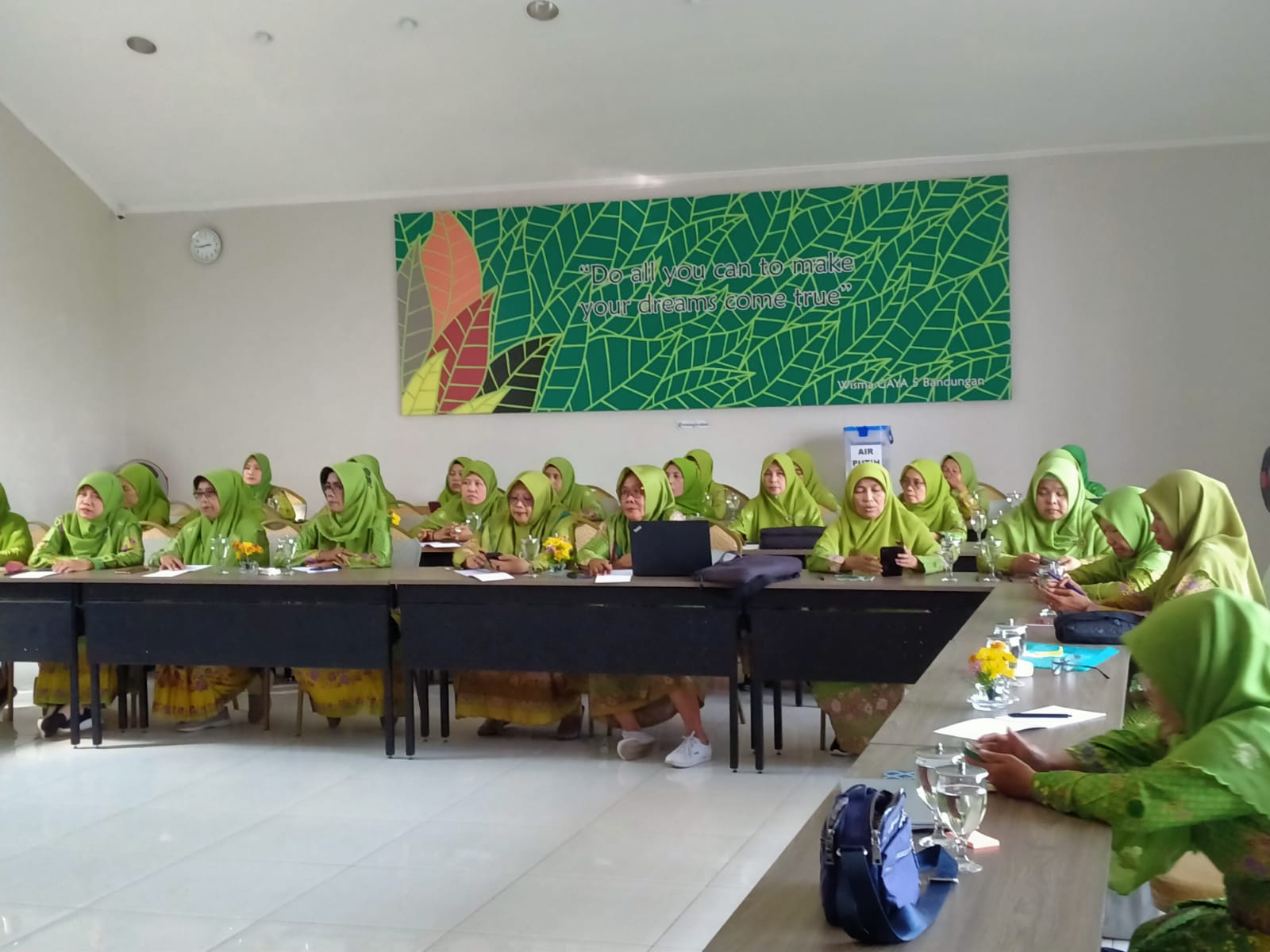 PENINGKATAN SDM: Suasana pelatihan administrasi organisasi Muslimat NU Batang.
