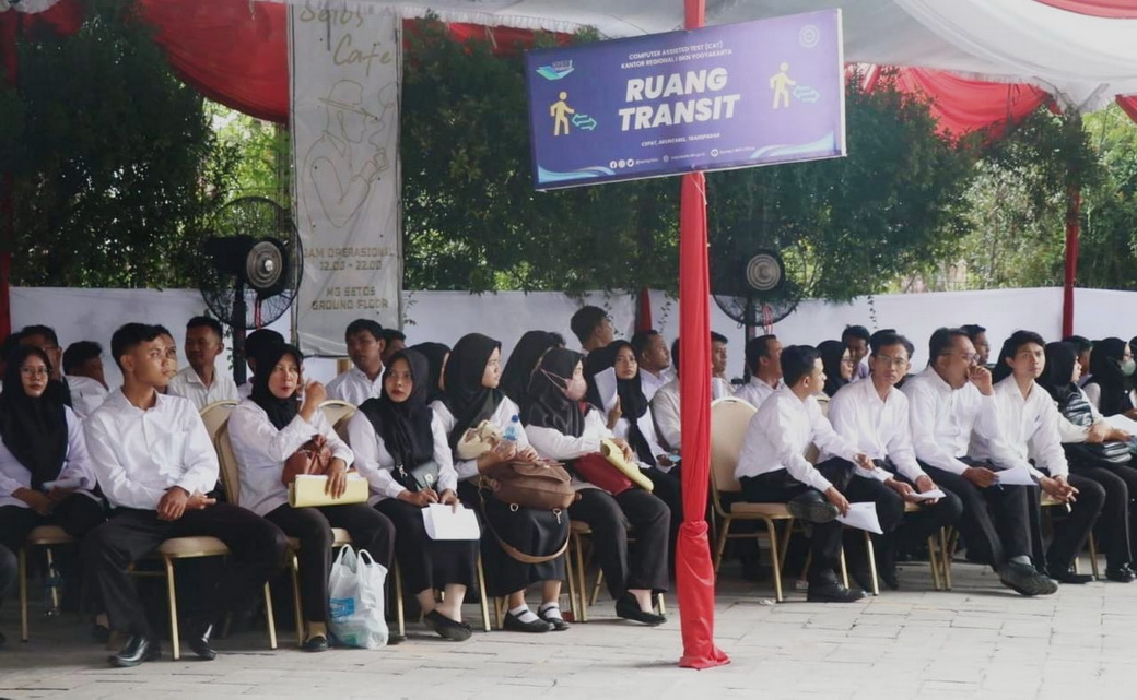 UJIAN CPNS -Ratusan pelamar CPNS saat akan mengikuti ujian SKD beberapa bulan yang lalu.