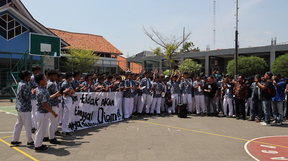AKSI DEMO: Ratusan siswa SMAN 3 Kota Pekalongan saat menggelar demo, buntut tindakan pelecehan yang dilakukan bapak Guru BK setempat, Rabu (2/10/2024).