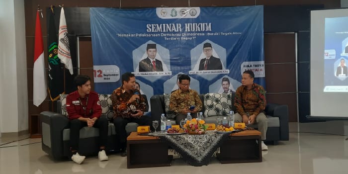 SEMINAR HUKUM : Wakil Rektor UIN Gus Dur Prof Maghfur saat menjadi keynote speaker dalam seminar hukum di Ruang Meeting Fakultas Syariah Kamis 12 September 2024.