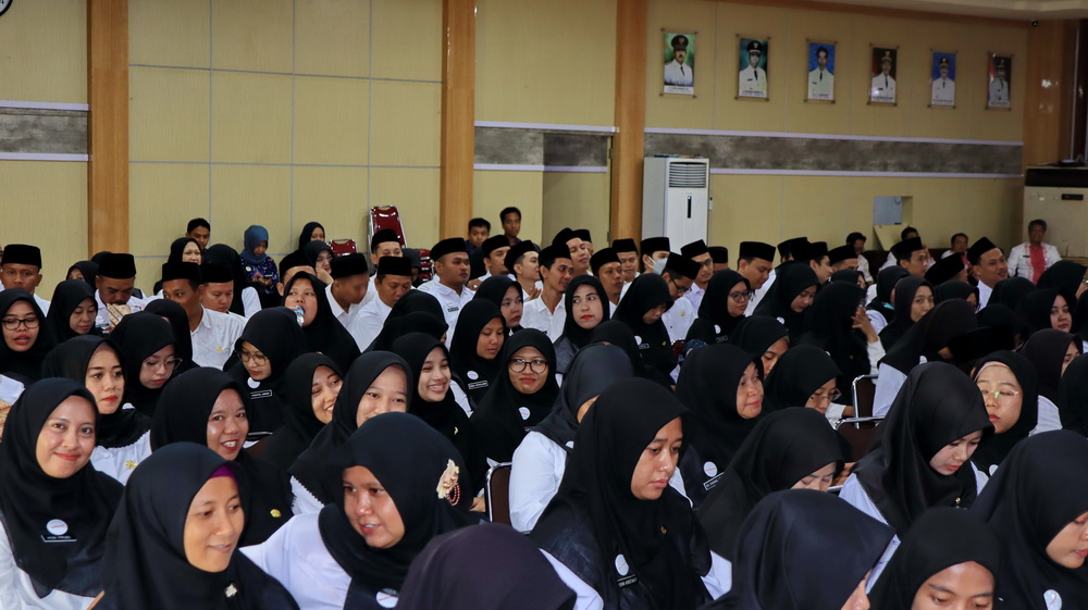 DILANTIK: Sejumlah PPPK Kota Pekalongan saat dilantik dan diambil sumpah sebelum bertugas beberapa waktu kemarin.