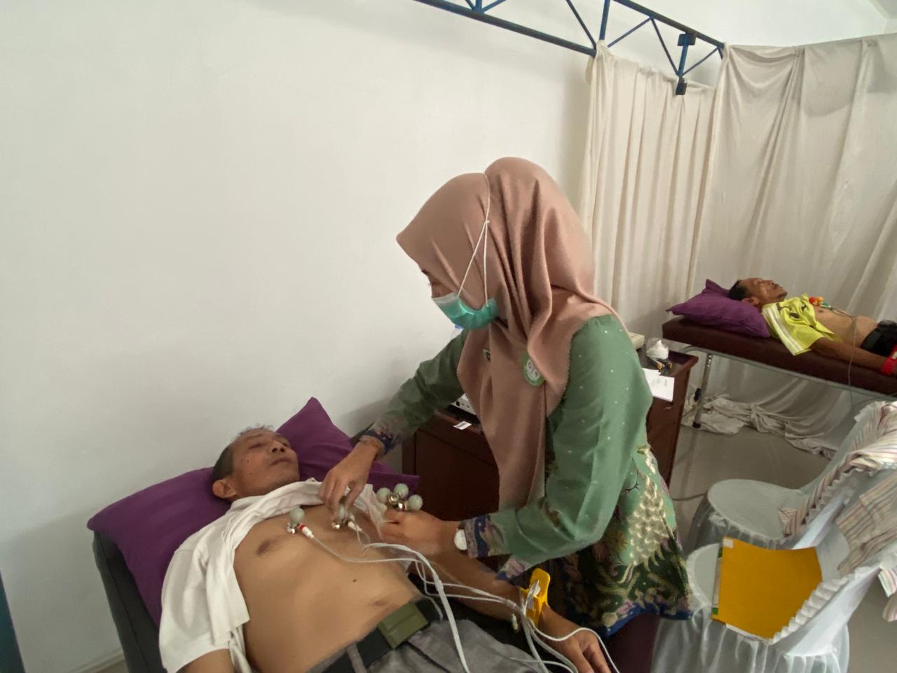 KESEHATAN: Calon jamaah haji (calhaj) Kabupaten menjalani medical check up (MCU) di Laboratorium Kesehatan Daerah (Labkesda) Batang.