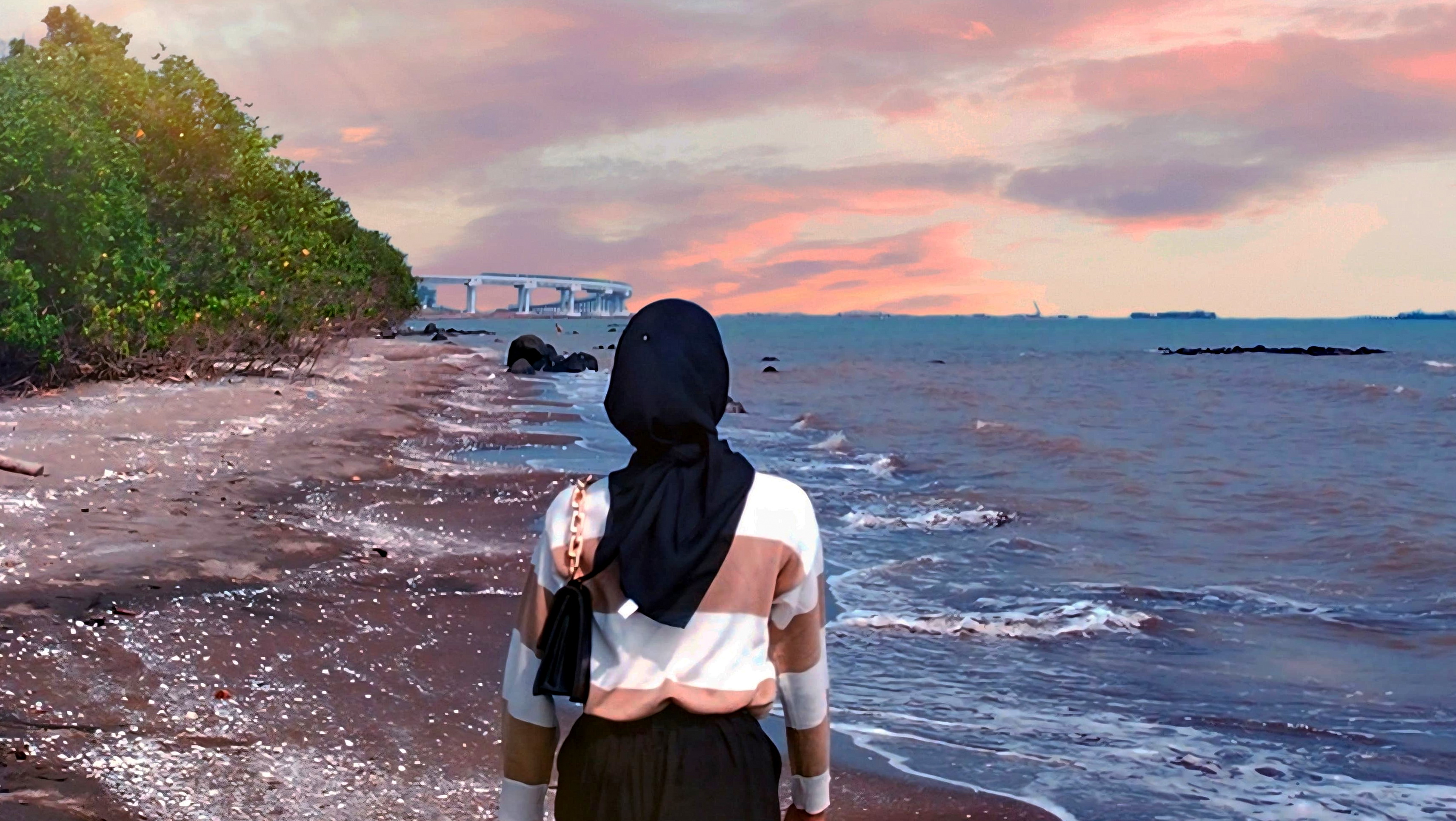 SENJA - Suasana senja yang menarik di kasasan pantai Plabuhan yang indah