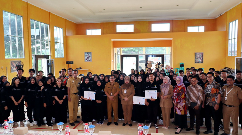 RESMI LULUS &ndash; Sekda Kota Pekalongan saat menutup pelatihan di Balai Latihan Kerja (BLK) Kuripan Senin (25/11/2024).