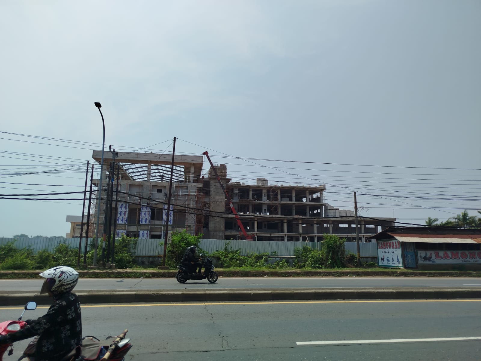MASIH DIKERJAKAN: Pembangunan RSUD Kraton di tempat baru masih terus dikerjakan, diperkirakan rampung tahun 2026.