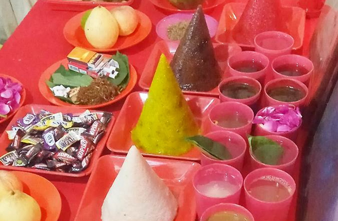 SAJEN - Seajai yang disuguhkan untuk Ki eyang Semar oleh anggota Cahya Buwana saat ritual.