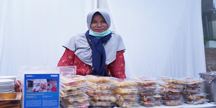 DIDAMPINGI PNM : Nasabah PNM Mekaar dengan usaha di sektor pangan mendapatkan pendampingan PT PNM mendaftarkan izin edar produk usahanya ke BPOM.