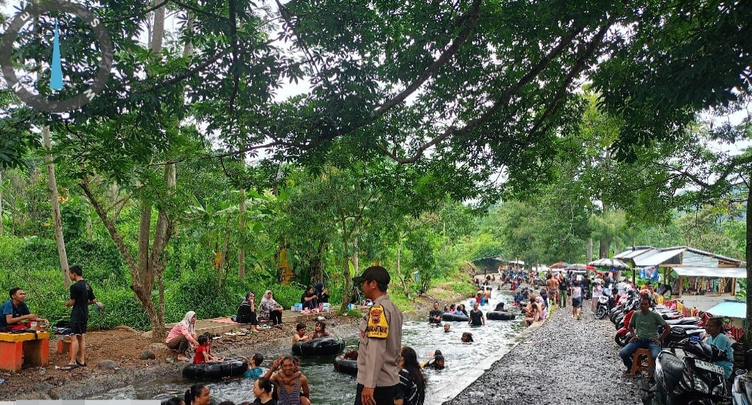 PATROLI: Personel Polres Pekalongan mulai berpatroli di objek wisata yang berpotensi padat pengunjung saat libur nataru, Senin (22/12/2024).