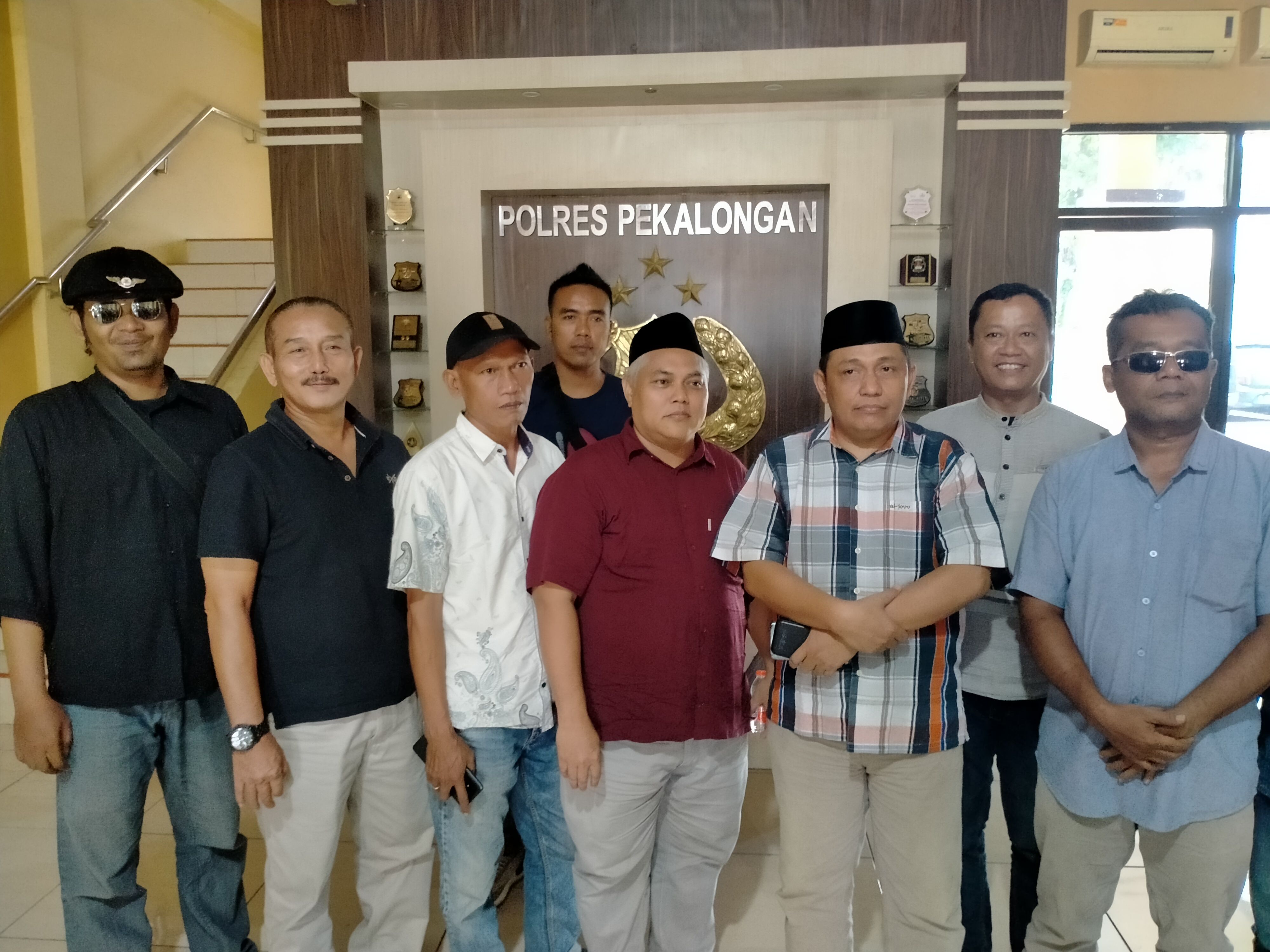 HANYA SILATURAHMI: Relawan Sahabat Haji Ghoni saat mendatangi Polres Pekalongan, Senin (23/12/2024).