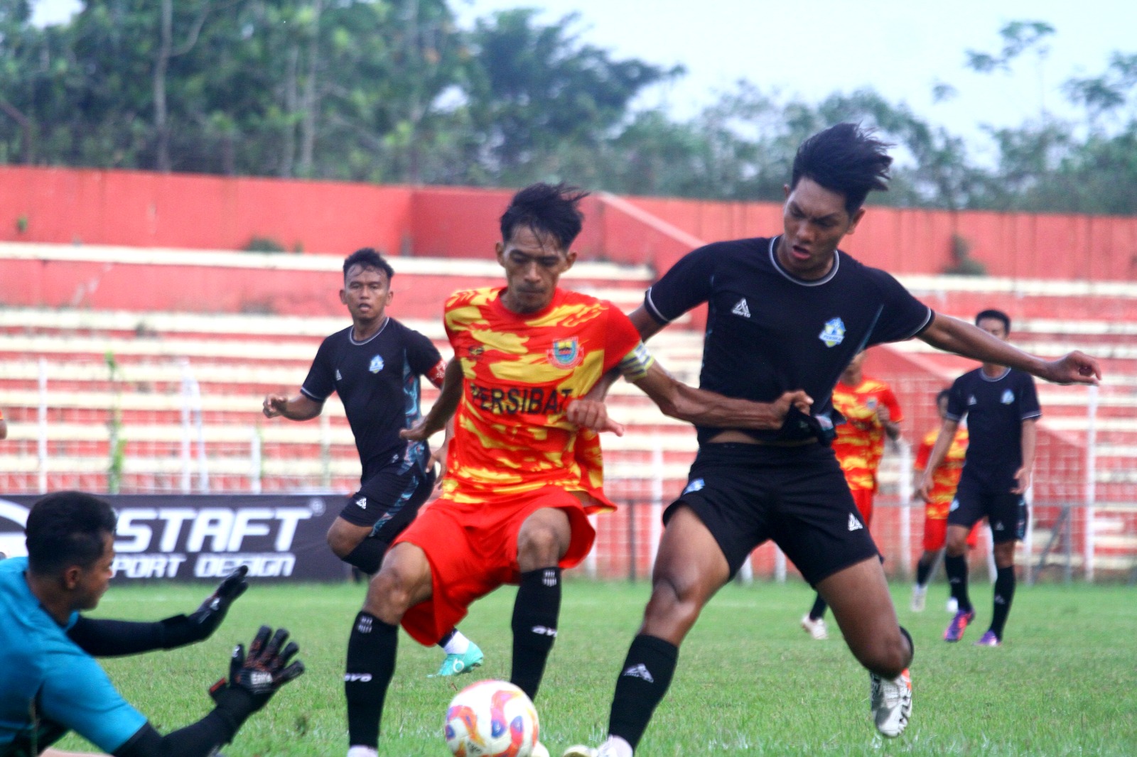 UJI COBA: Pemain Persibat Batang saat menjalani uji coba sebelum bergulirnya Liga 4 Jateng 2024/2025.