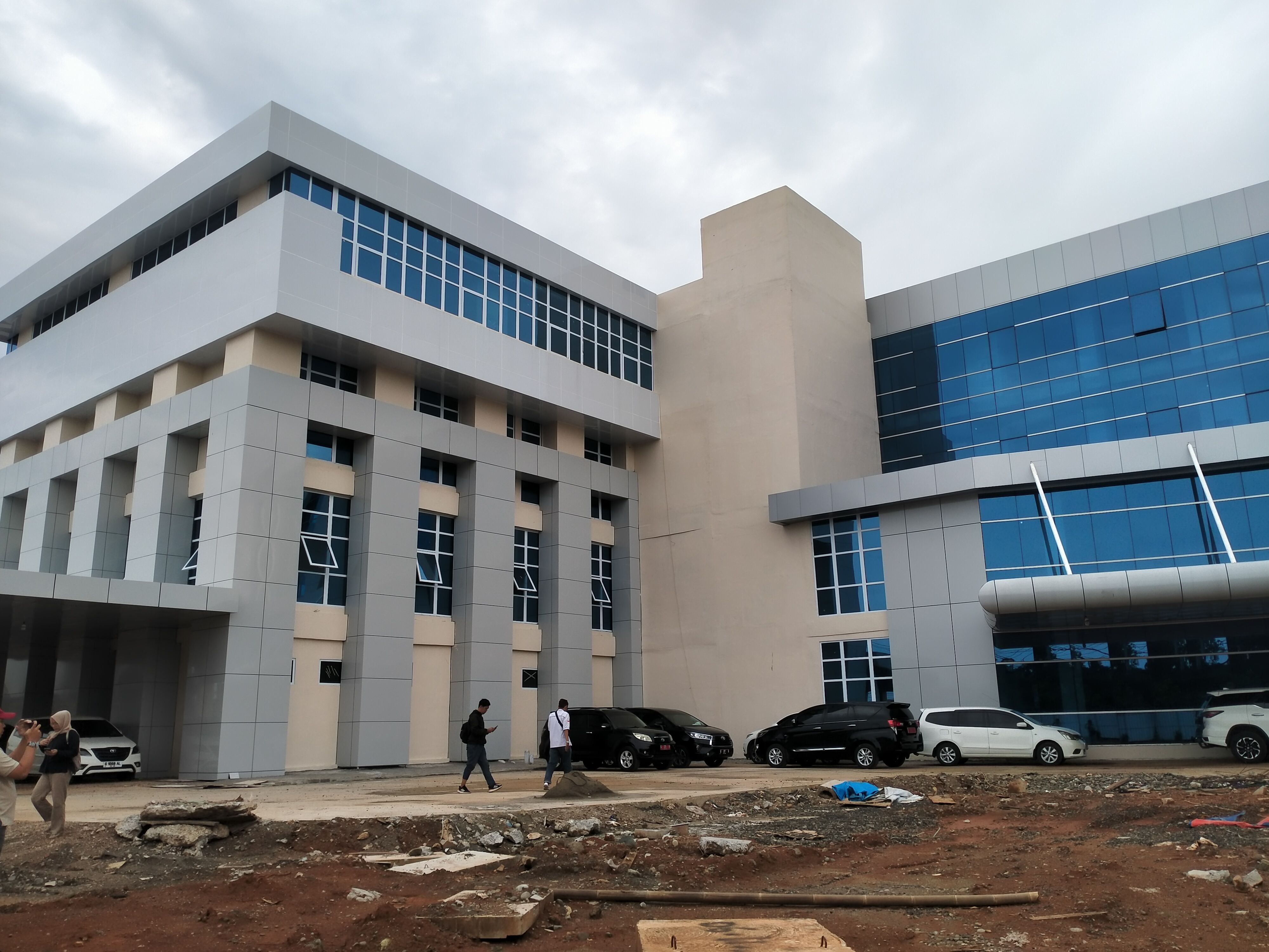 RAMPUNG: Penampakan gedung utama RSUD Kraton yang sudah selesai dibangun sebagai pembangunan tahap pertama, Senin (6/1/2025).