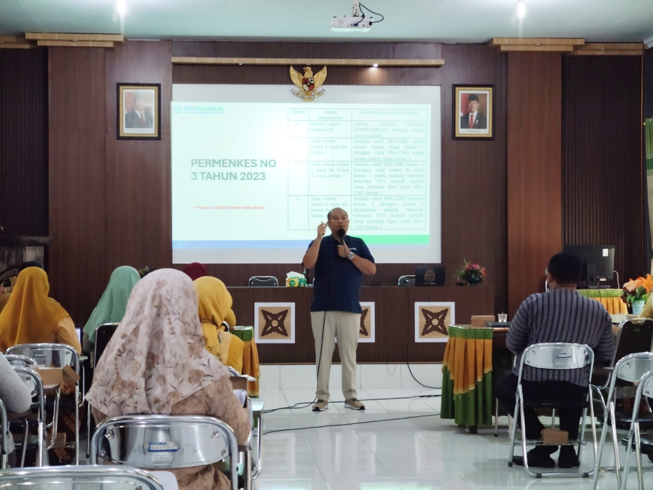 SOSIALISASI: Para guru saat mendapatkan sosialisasi dari BPJS Kesehatan Batang di Aula SMAN 1 Batang.