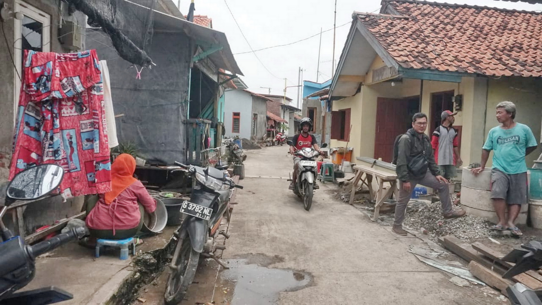 KERING &ndash; Wilayah Kelurahan Bugisan yang selama ini dikenal selalu terendam banjir rob, kini berlahan kering dan dibangun lebih baik oleh Pemkot Pekalongan.