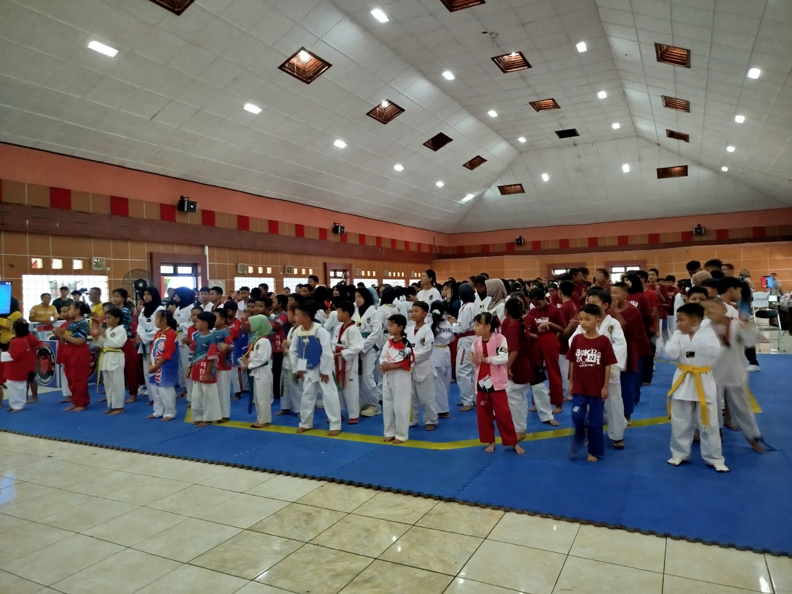 OLAHRAGA: Ratusan atlet Taekwondo bertanding di kejuaraan Garuda Cup 2025, GPU Kajen, Kabupaten Pekalongan, Minggu (2/2/2025).