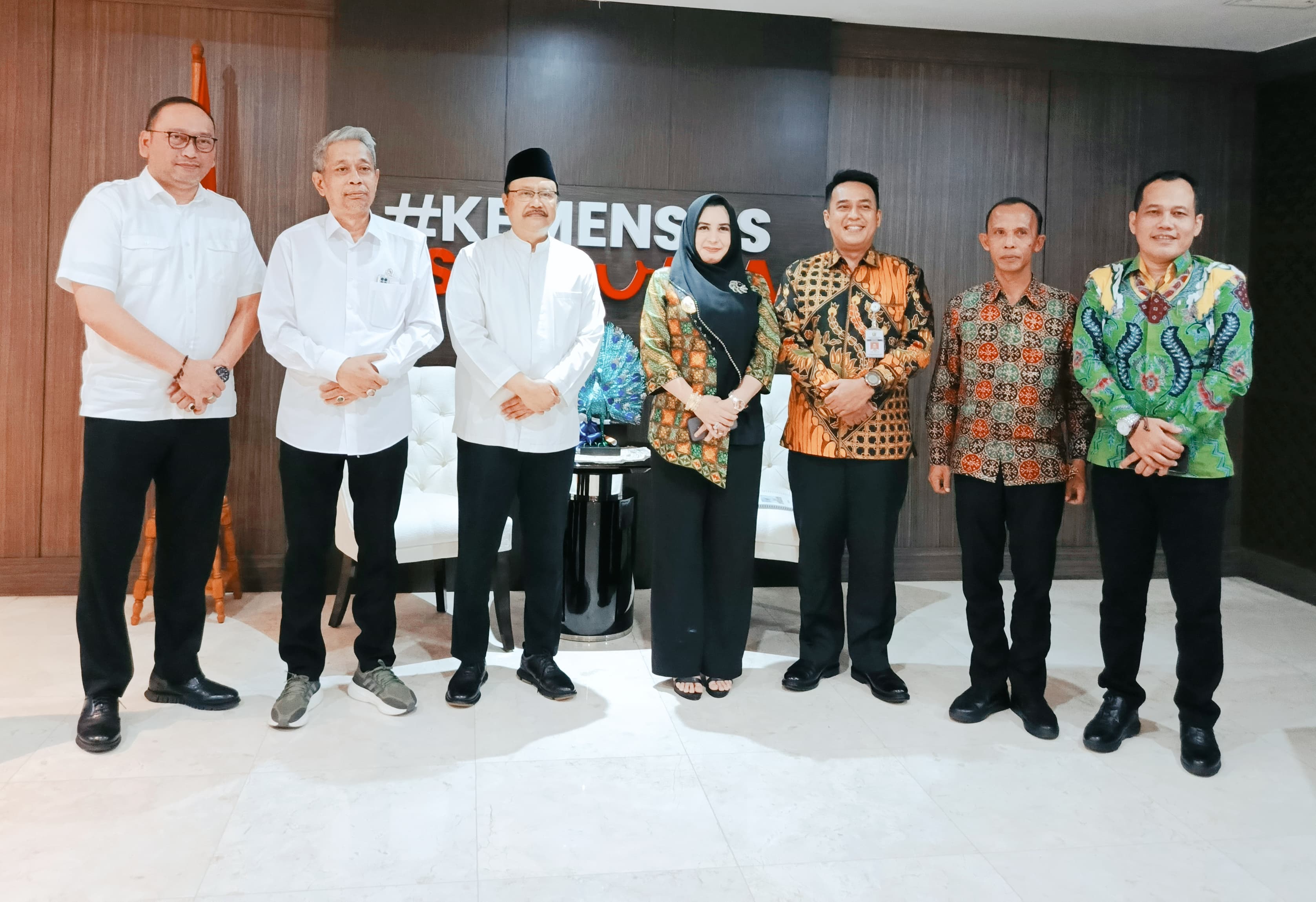 BANTUAN PUSAT: Bupati Pekalongan Fadia Arafiq dalam pertemuan dengan Mensos RI Saifullah Yusuf di Jakarta, Senin (3/2/2025).