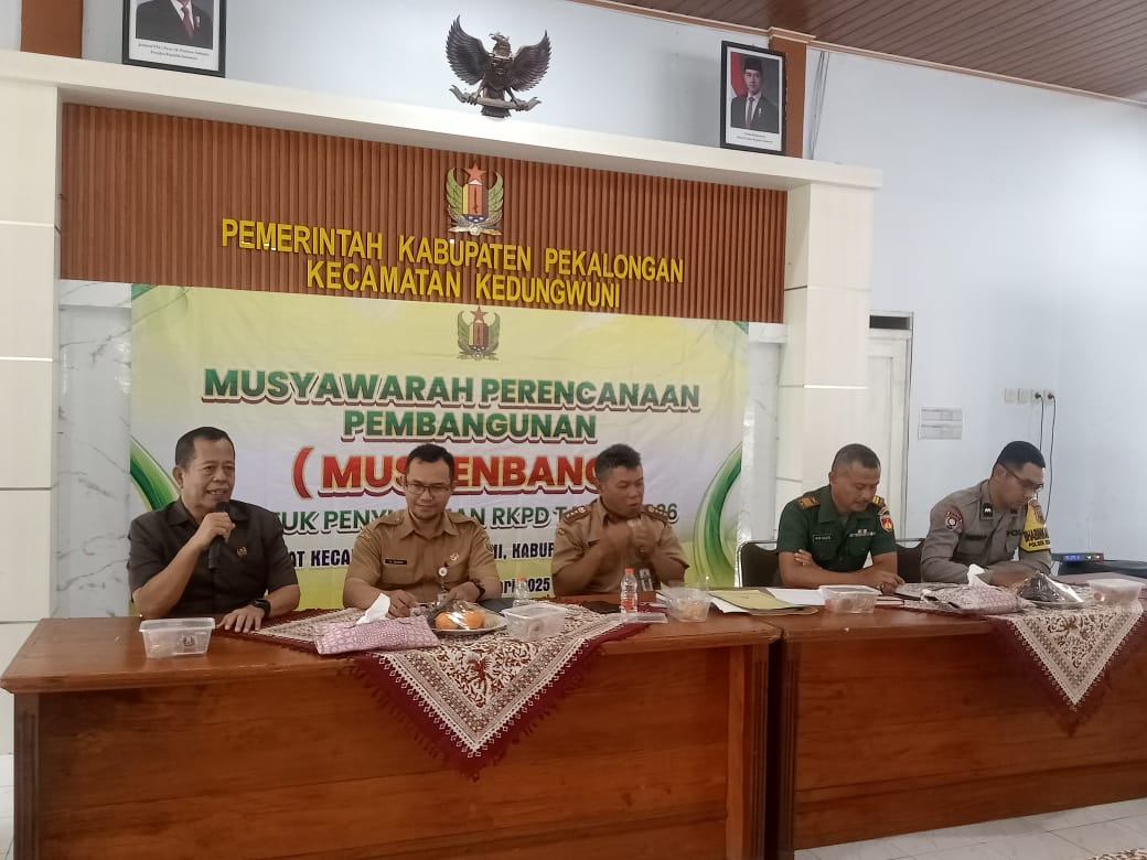 MUSRENBANG: Ketua DPRD Kabupaten Pekalongan Abdul Munir saat menghadiri musrenbang Kecamatan Kedungwuni, Senin (10/2/2025).