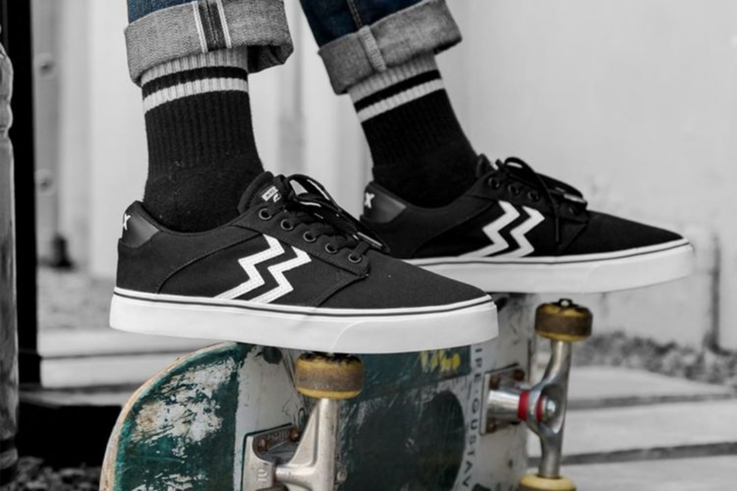 Salah satu sepatu produk Geoff Max.