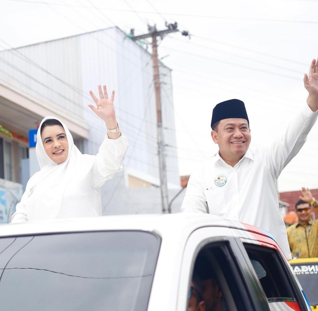 PATAHKAN MITOS: Fadia Arafiq dan Sukirman ketika konvoi kampanye Pilkada 2024 lalu.