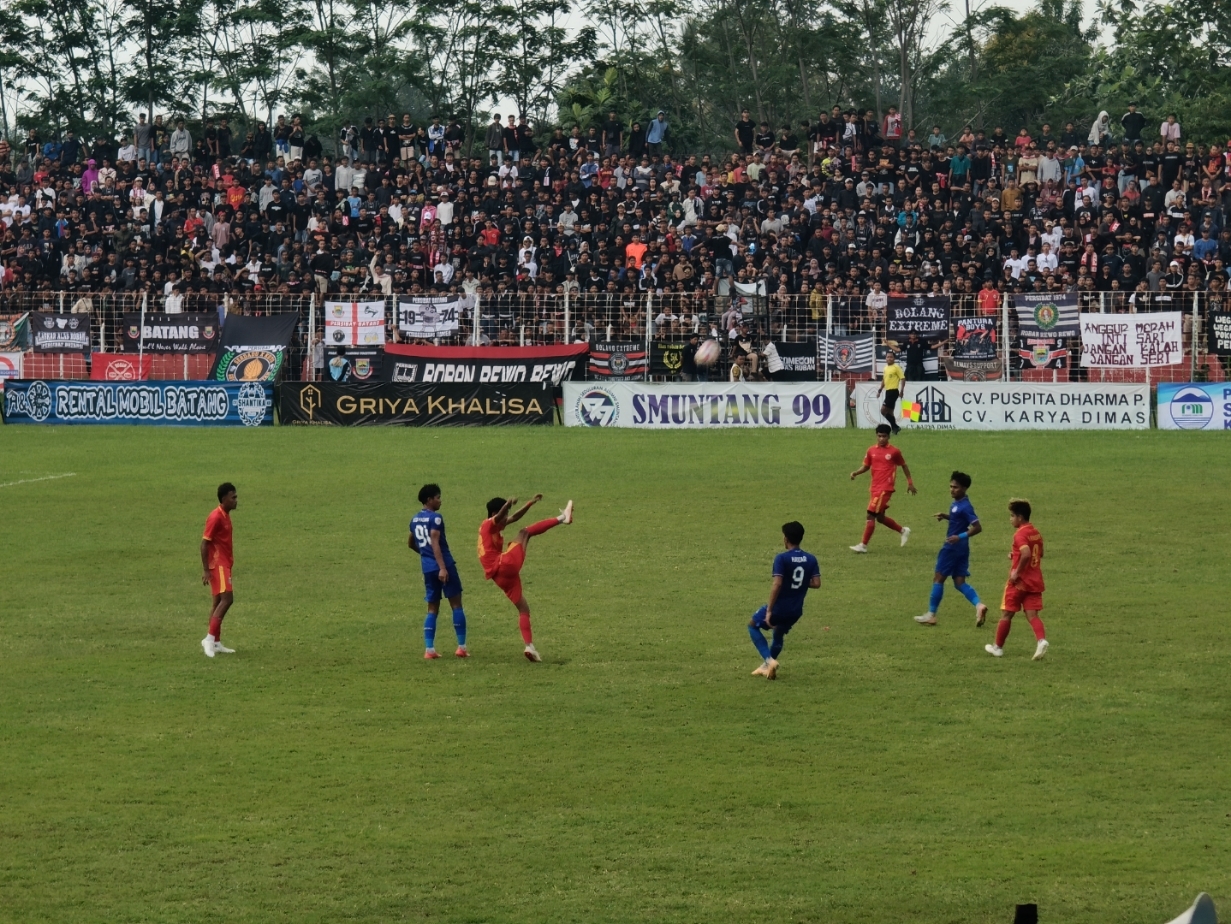 SERU: Laga seru semifinal Liga 4 Jawa Tengah antara Persibat vs Persika Karanganyar.