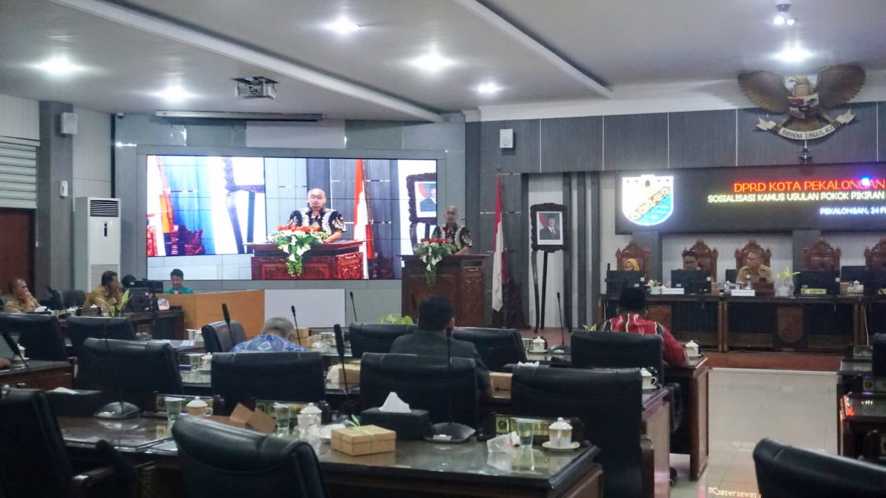 SAMBUTAN - Ketua DPRD Kota Pekalongan M Azmi Basyir saat berikan sambutan, pada sosialisasi Kamus Pokir yang mengacu pada aturan MCP dari KPK, pada Senin sore (24/2/2025).