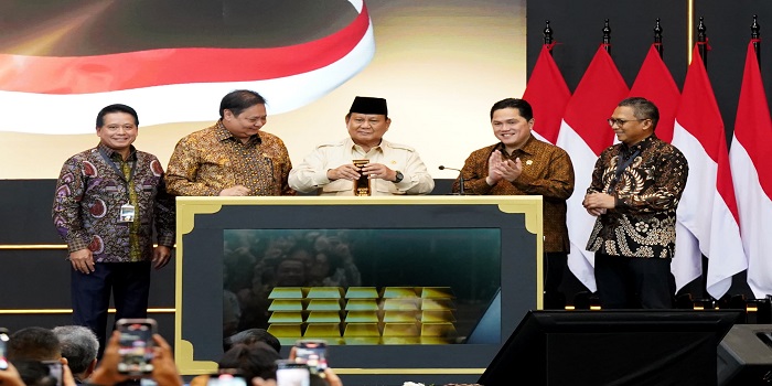 BANK EMAS : Presiden RI Prabowo Subianto didampingi Dirut BSI Hery Gunardi, Menko Bidang Perekonomian Airlangga Hartanto, Menteri BUMN Erick Thohir dan Dirut PT Pegadaian Damar Latri Setiawan.