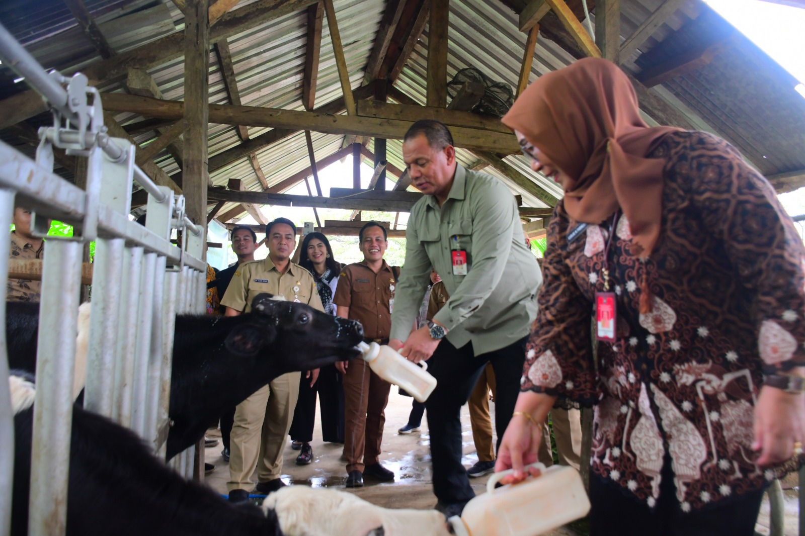 DESA HEBAT: Dirjen Bina Pemdes Kemendagri La Ode Ahmad saat mengunjungi Desa Paninggaran, Kabupaten Pekalongan, Senin (24/2/2025).