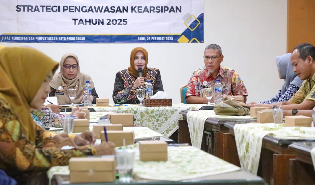 SAMBUTAN -&nbsp;Wakil Walikota Pekalongan, Hj Balgis Diab saat membuka&nbsp;Sosialisasi Strategi Pengawasan Kearsipan Tahun 2025, Rabu (26/2/2025).