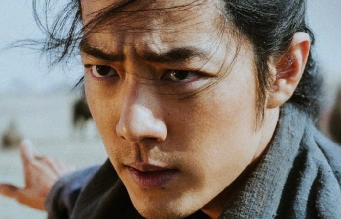 Xiao Zhan sebagai Guo Jing