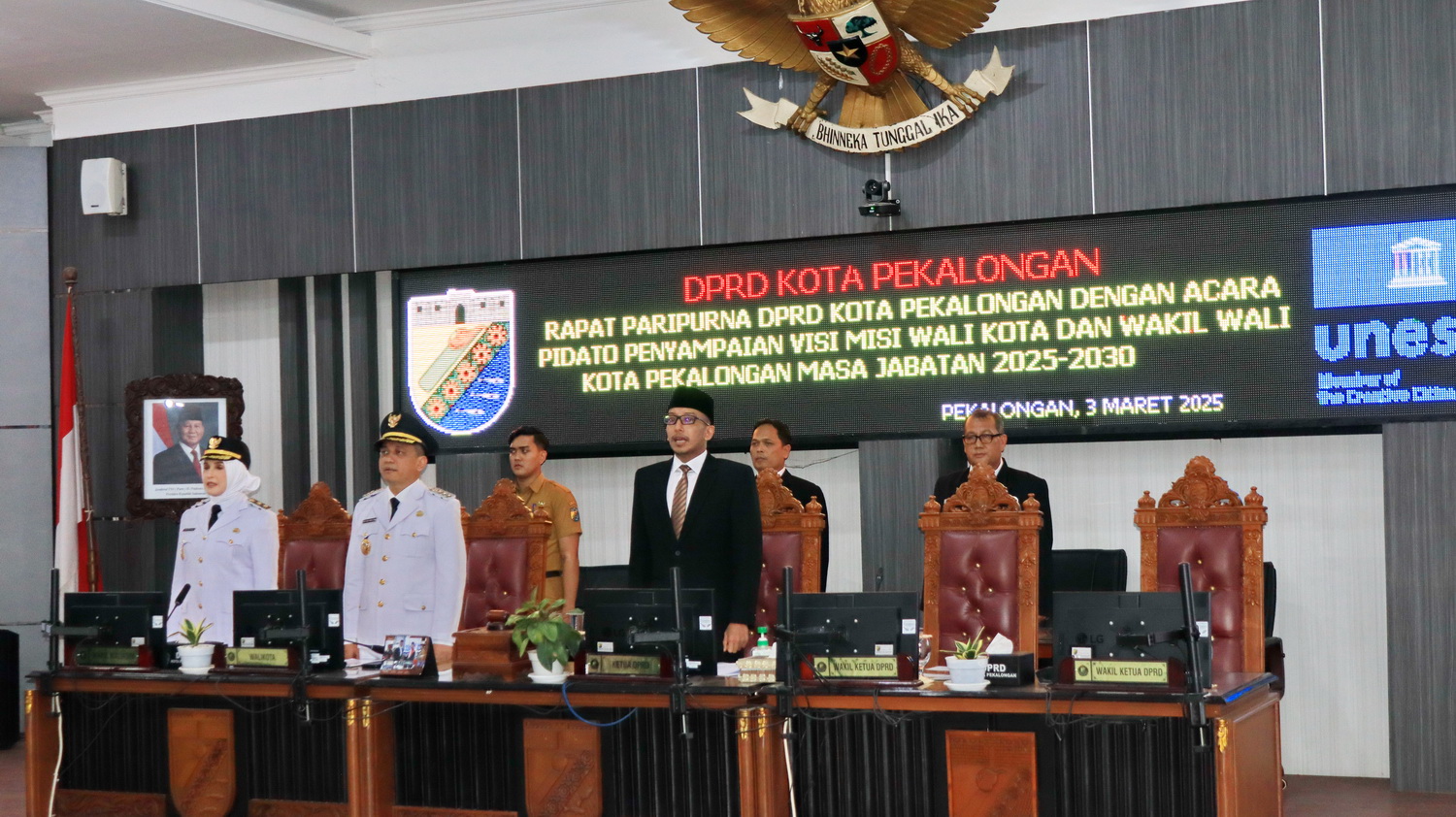 RAPAT PARIPURNA - Walikota Aaf dan Wawalkot Balgis saat hadir dalam rapat Paripurna Pengumuman Pidato Penyampaian Visi dan Misi Wali Kota Pekalongan Masa Jabatan 2025-2030, Senin sore (3/3/2025).