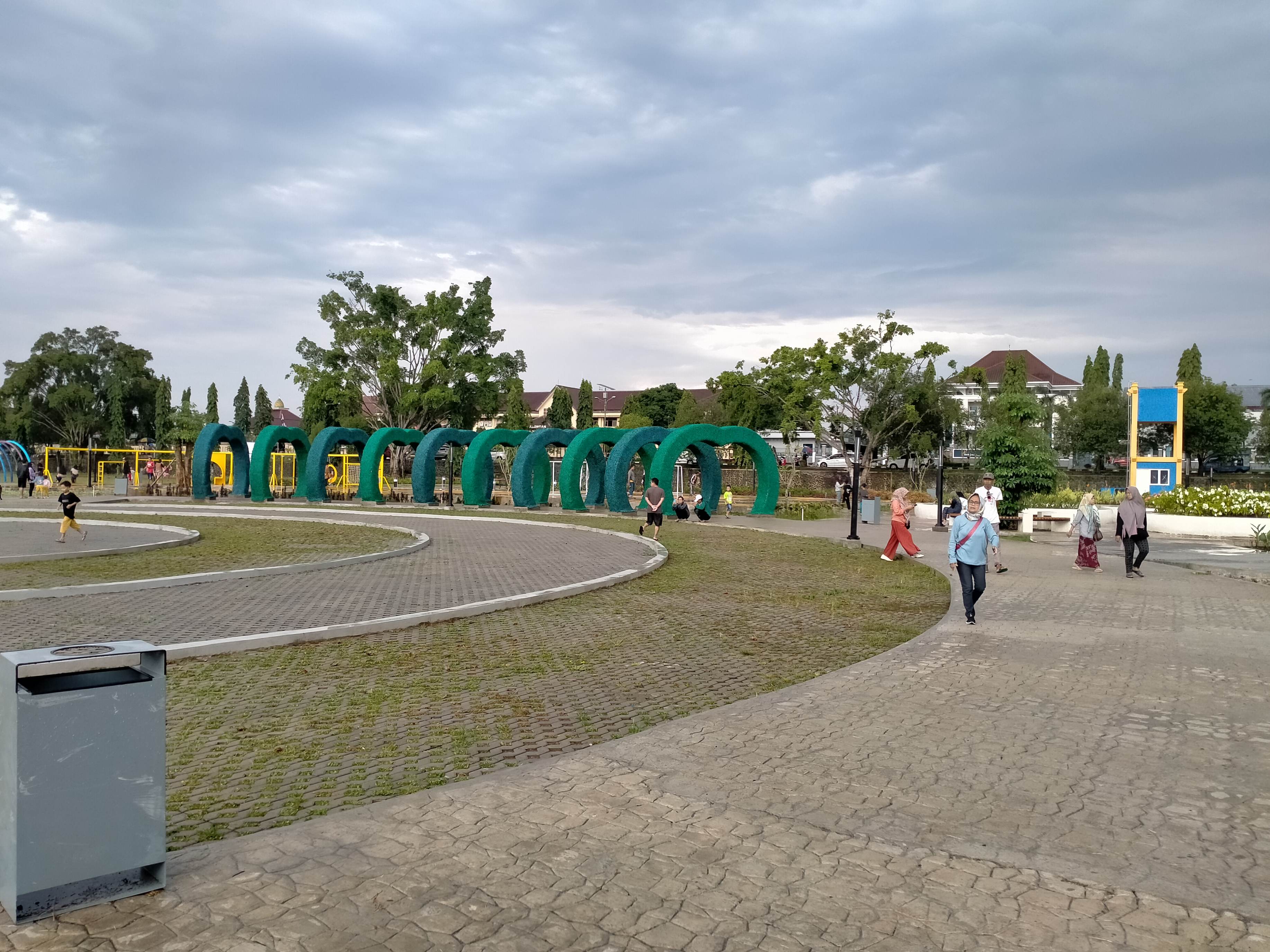 Taman di Alun-Alun Kajen, Kabupaten Pekalongan.