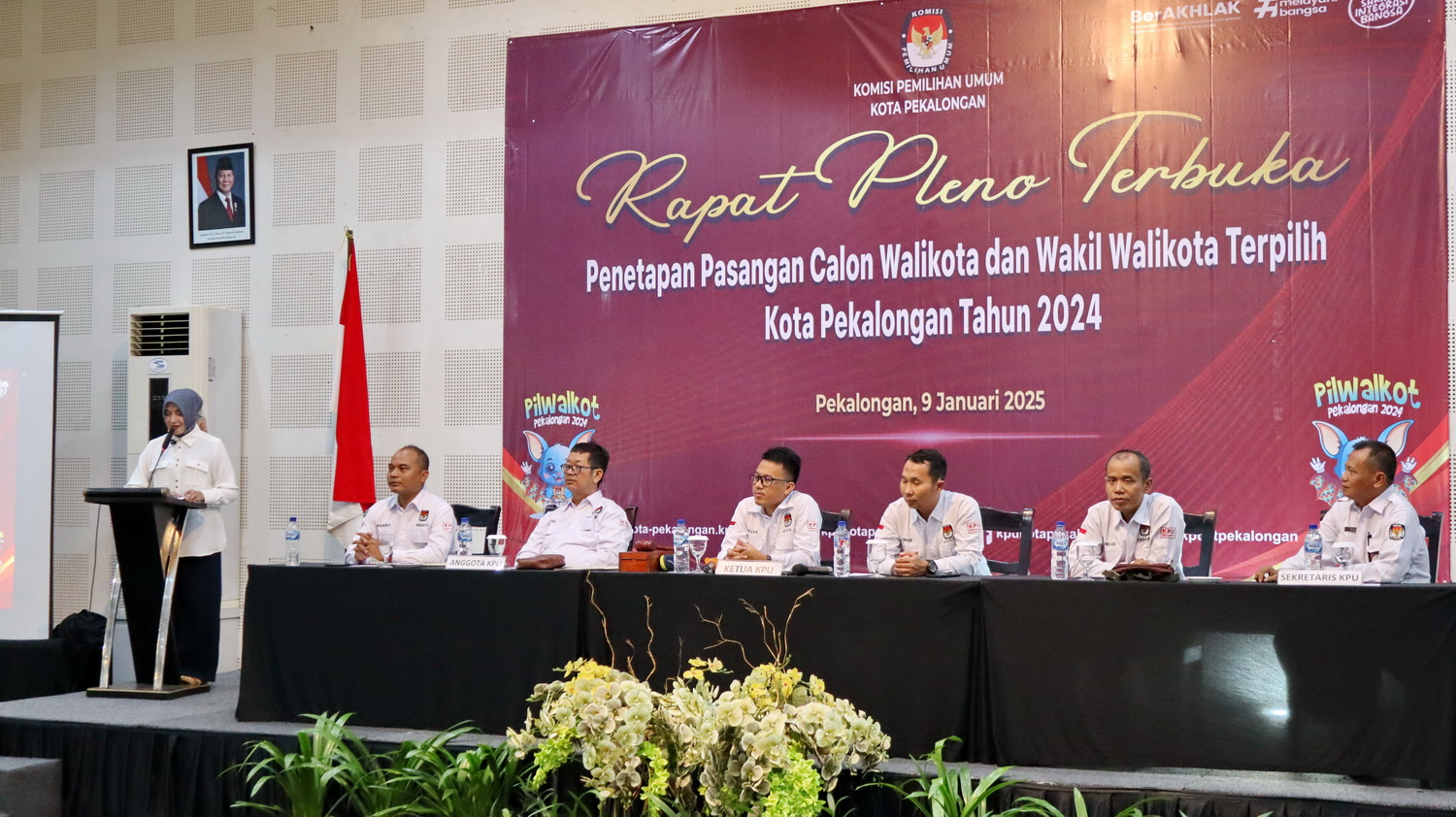 PENETAPAN - Anggota Komisioner KPU Kota Pekalongan saat&nbsp;Rapat Pleno Terbuka KPU Kota Pekalongan penetapan paslon terpilih, beberapa waktu kemarin.
