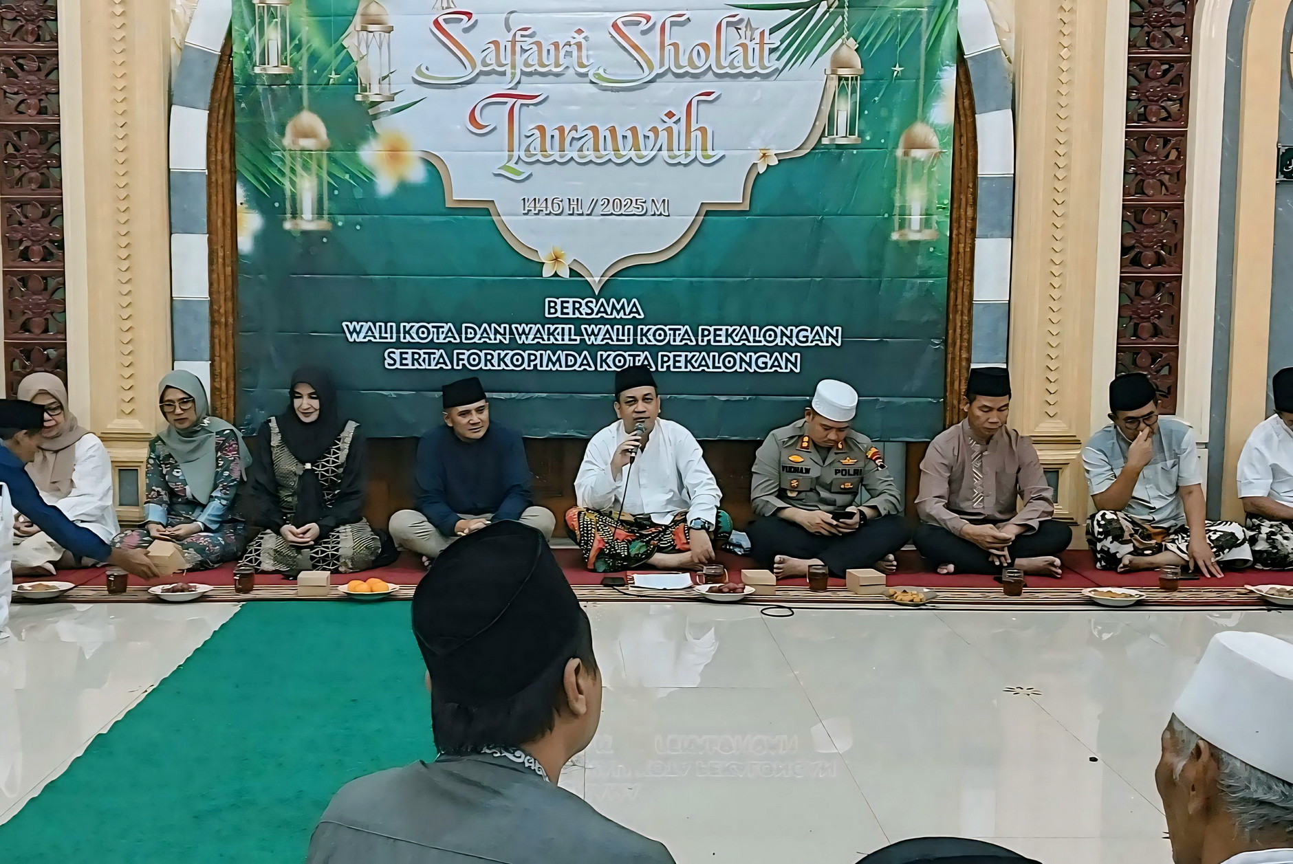 DISKUSI -&nbsp;Walikota Pekalongan HA Afzan Arslan Djunaid dan Wakil WaliKota Hj Balgis Diab saat Tarling Ramadhan,&nbsp;di Masjid Darul Hikmah,&nbsp; Pekalongan Selatan, Senin malam (10/3/2025).