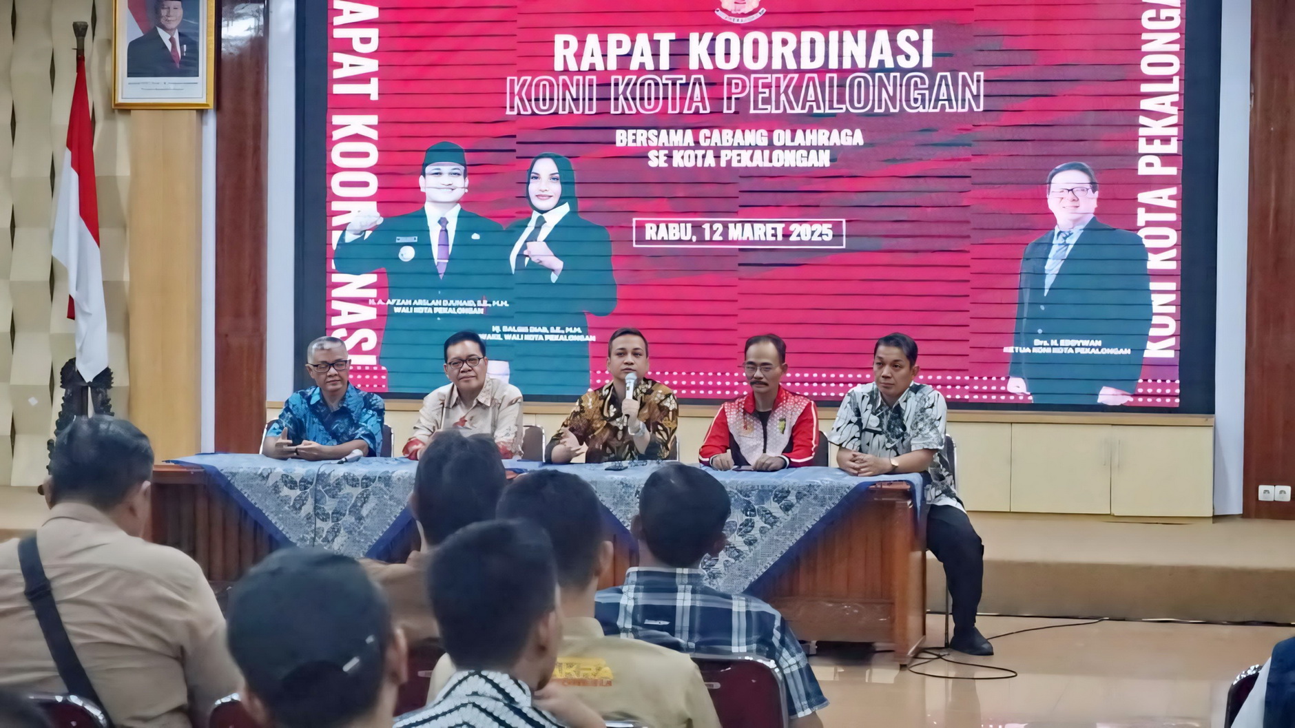 BERI ARAHAN - WaliKota Pekalongan HA Afzan Arslan Djunaid, memberikan arahan, pada rakor KONI di Ruang Jlamprang Setda Kota Pekalongan, Rabu (12/3/2025).